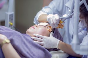 Quy trình thẩm mĩ xóa sẹo trên mặt